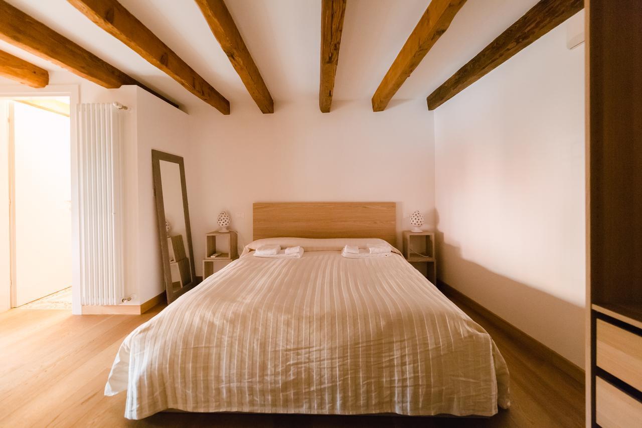 Historical And Luxury Apartment Bologna Exterior foto